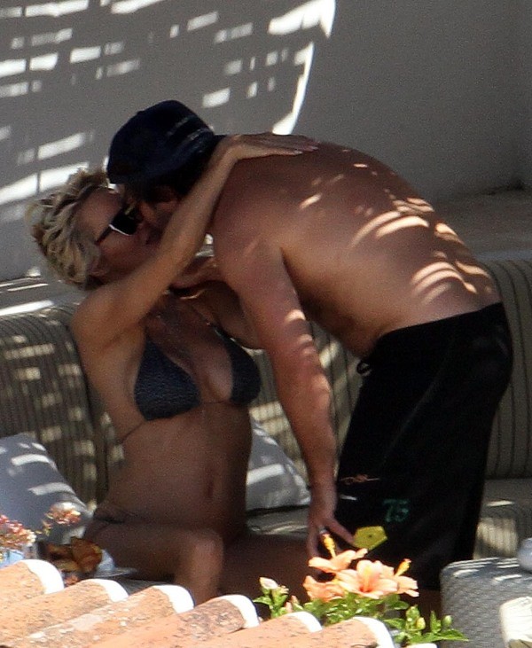 Pamela Anderson a Rick Salomon sa správajú ako zamilovaní tínedžri!